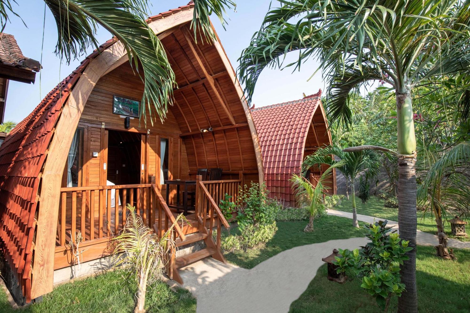 Made Taro - Menjangan Homestay Banyuwedang Exterior foto