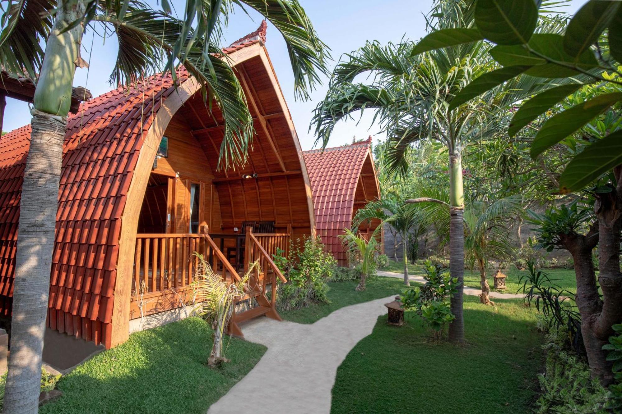 Made Taro - Menjangan Homestay Banyuwedang Exterior foto