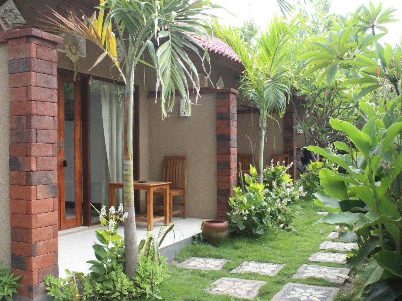 Made Taro - Menjangan Homestay Banyuwedang Exterior foto