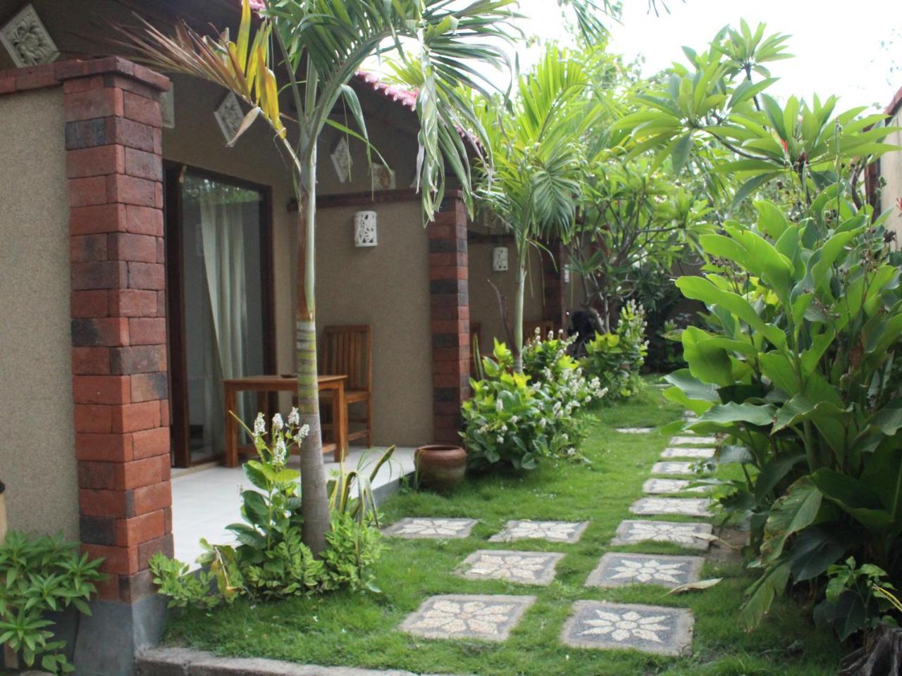 Made Taro - Menjangan Homestay Banyuwedang Exterior foto