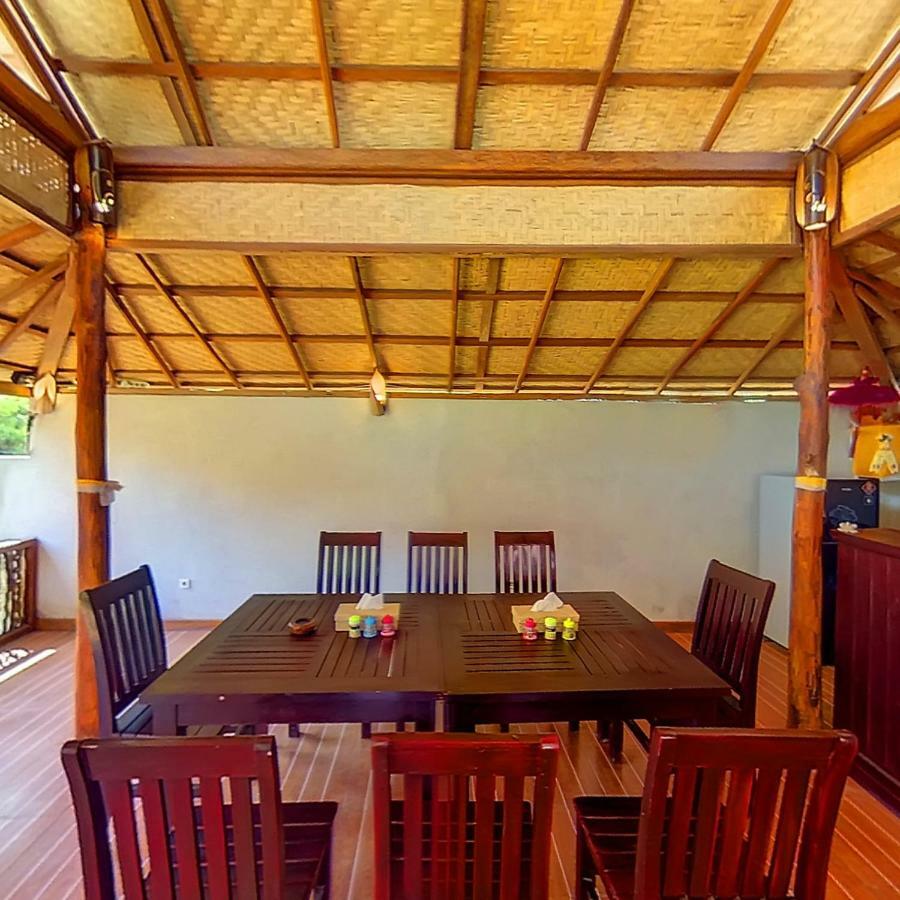 Made Taro - Menjangan Homestay Banyuwedang Exterior foto